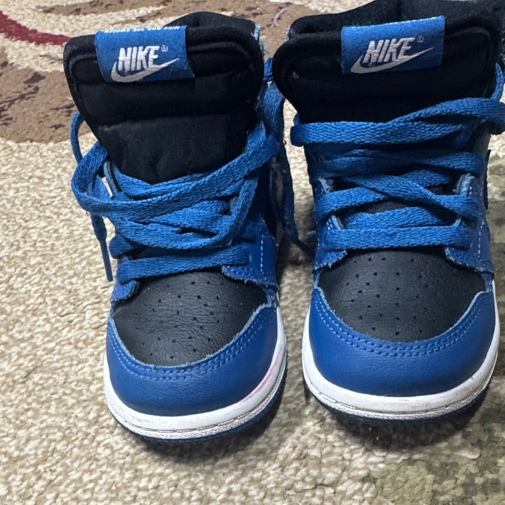 Nike Kids Sneakers in Blue and Black